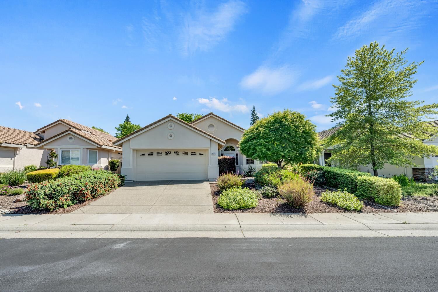 Property Photo: 4090 Sylvan Glen Lane CA 95747