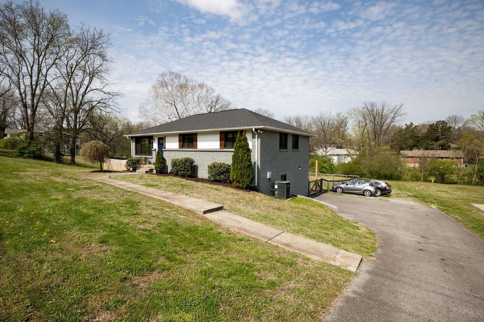 Property Photo:  909 N Graycroft Ave  TN 37115 