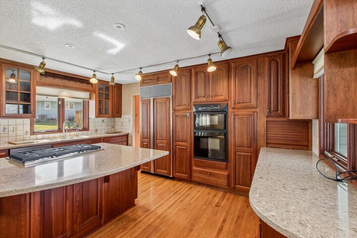 Property Photo:  2201 Tamarack Lane  MN 55337 