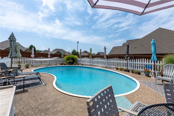 Property Photo:  1406 Birch Drive  AR 72758 