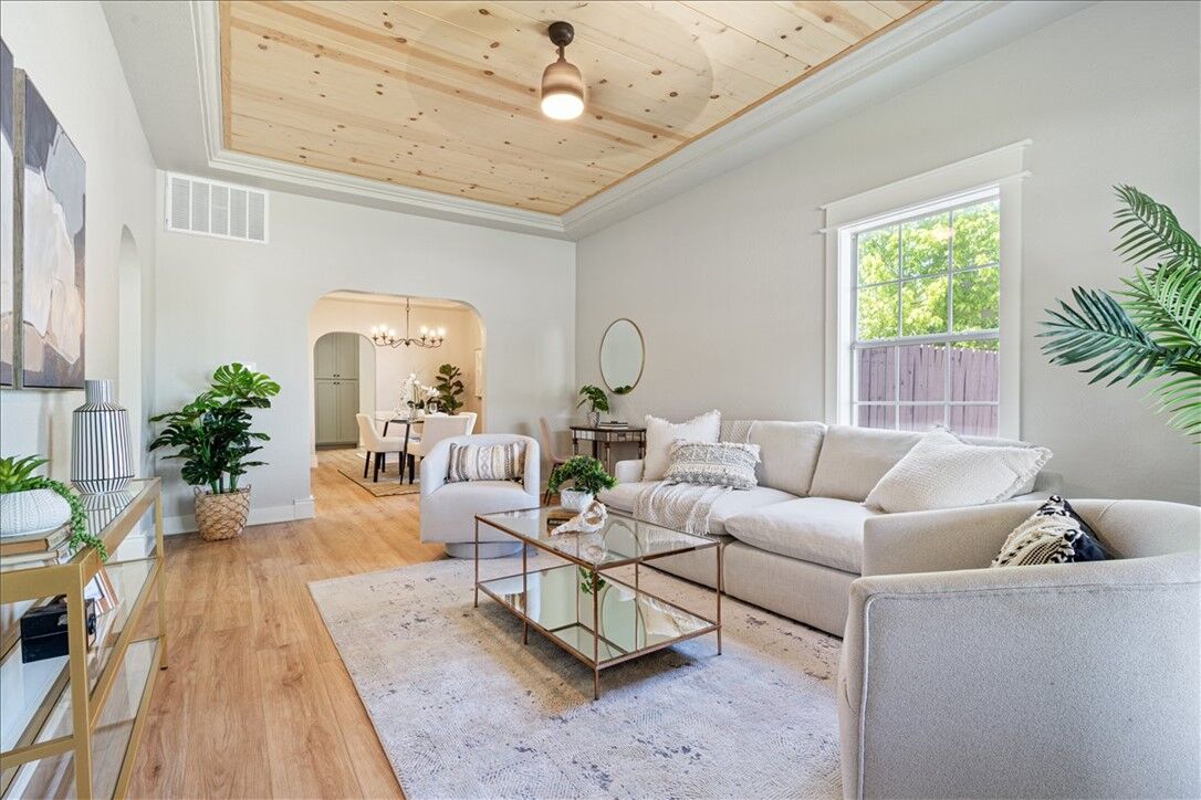 Property Photo:  1114 S 3rd Street  AR 72756 