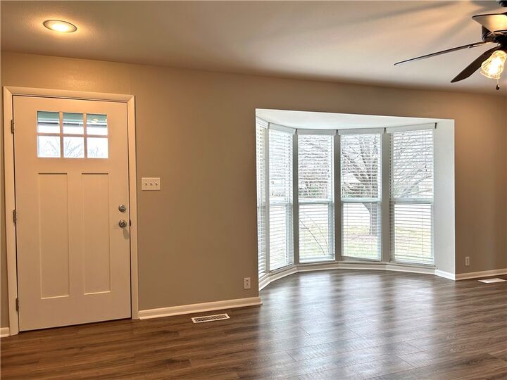 Property Photo: 301 Crestview Drive AR 72712