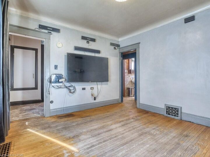 Property Photo:  37 Kernahan Street  ON L2R 4T1 