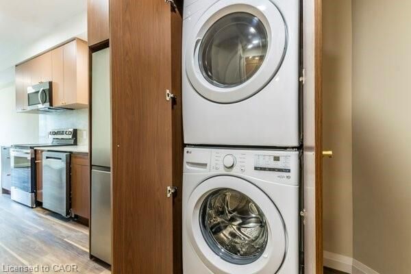 Property Photo:  580 Coldstream Drive 214  ON N2V 2H3 