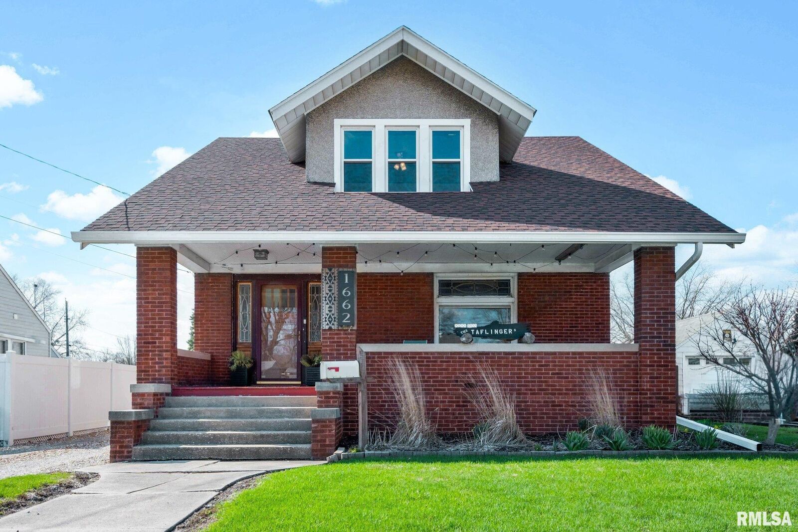 Property Photo:  1662 E Main Street  IL 61401 