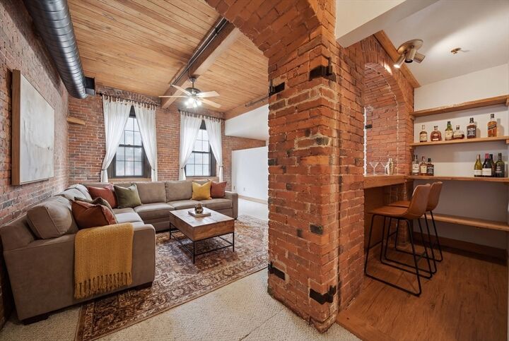 Property Photo: 50 Rantoul St 204 MA 01915