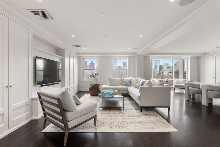 Property Photo:  2 Commonwealth 10A  MA 02116 