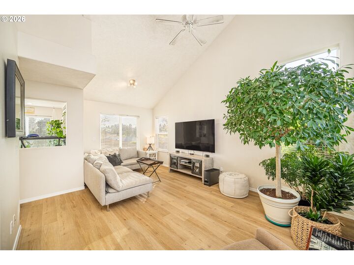 Property Photo: 521 Carla Ct SE OR 97302