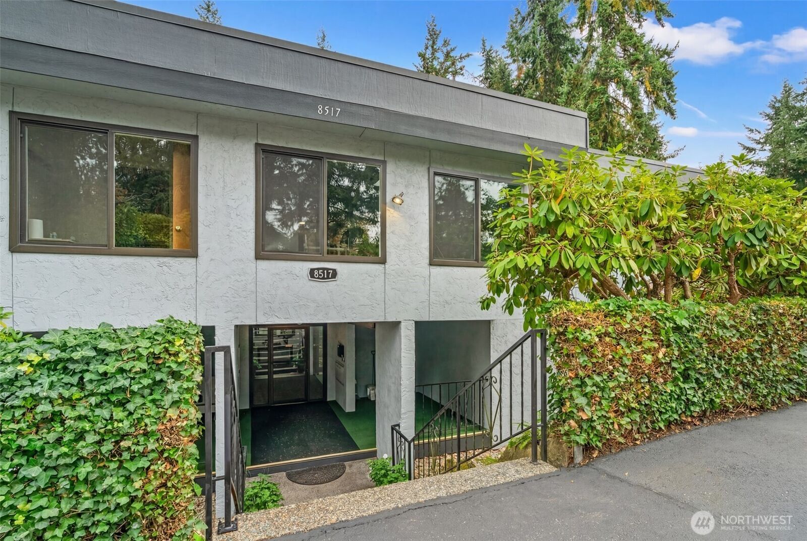 Property Photo:  8517  242nd Street SW 402B  WA 98026 