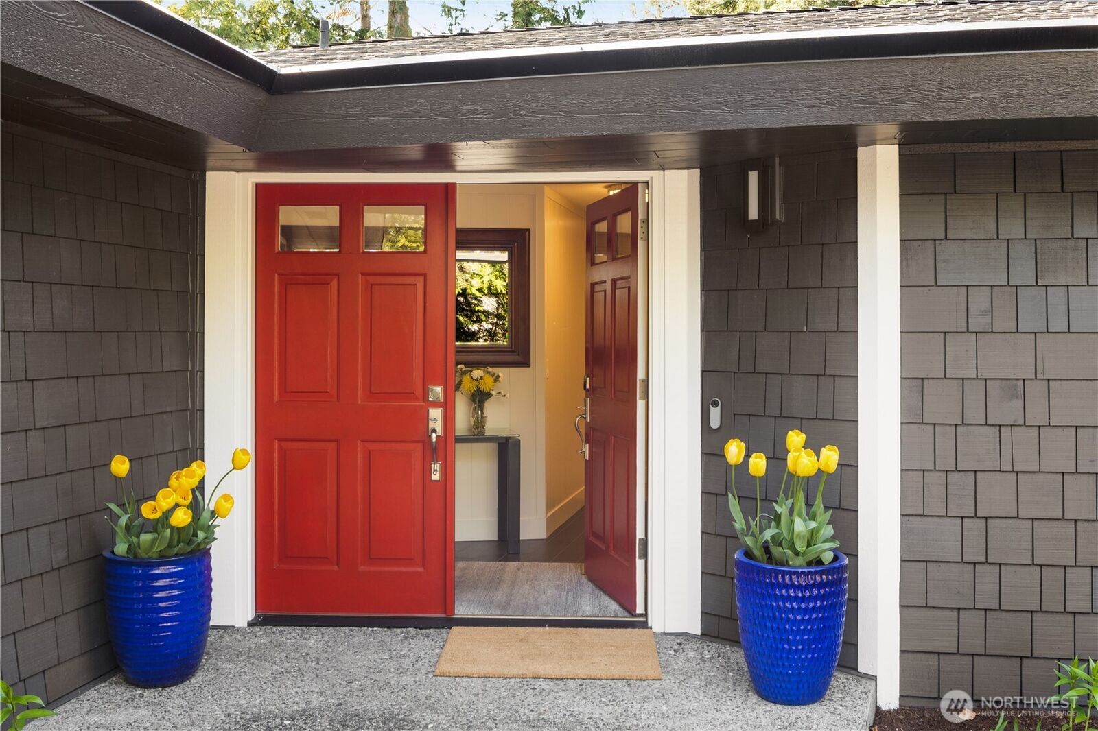 Property Photo:  9525  Mercerwood Drive  WA 98040 