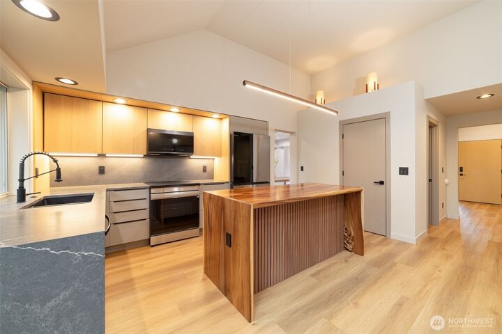 Property Photo:  10012 SE 247th Place  WA 98030 