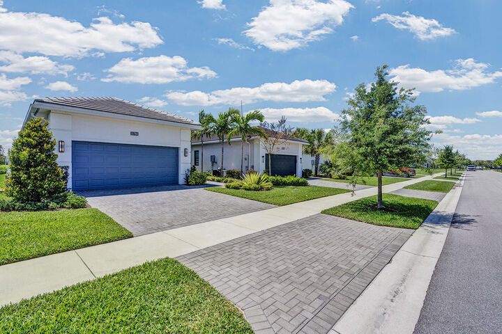 Property Photo:  15780 Key Biscayne Lane  FL 33470 