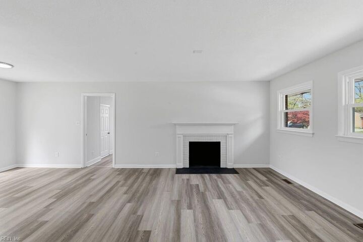 Property Photo:  13 Boxwood Ln  VA 23602 