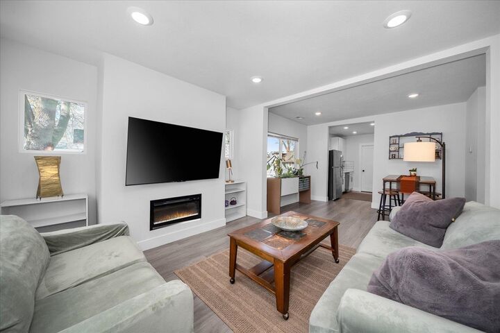 Property Photo:  513 E 8th Ave  WA 99202 