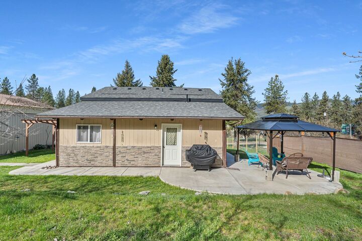 Property Photo:  1903 Orchard Dr  WA 99126 