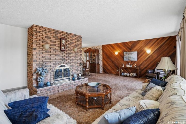 Property Photo:  4911 Albert Street  SK S4S 6Z1 