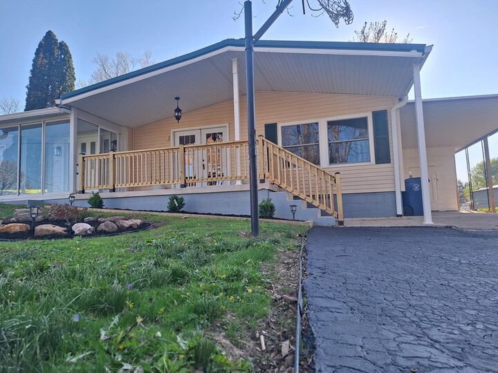 Property Photo:  908 Massachucetts Ave.  OH 45692 