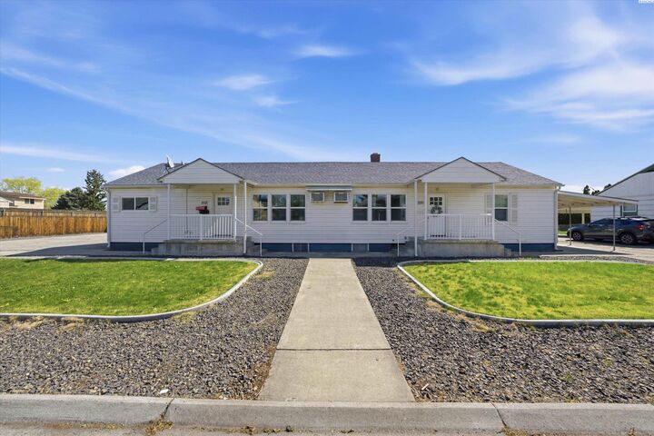 Property Photo:  220 Cullum Ave 222  WA 99352 