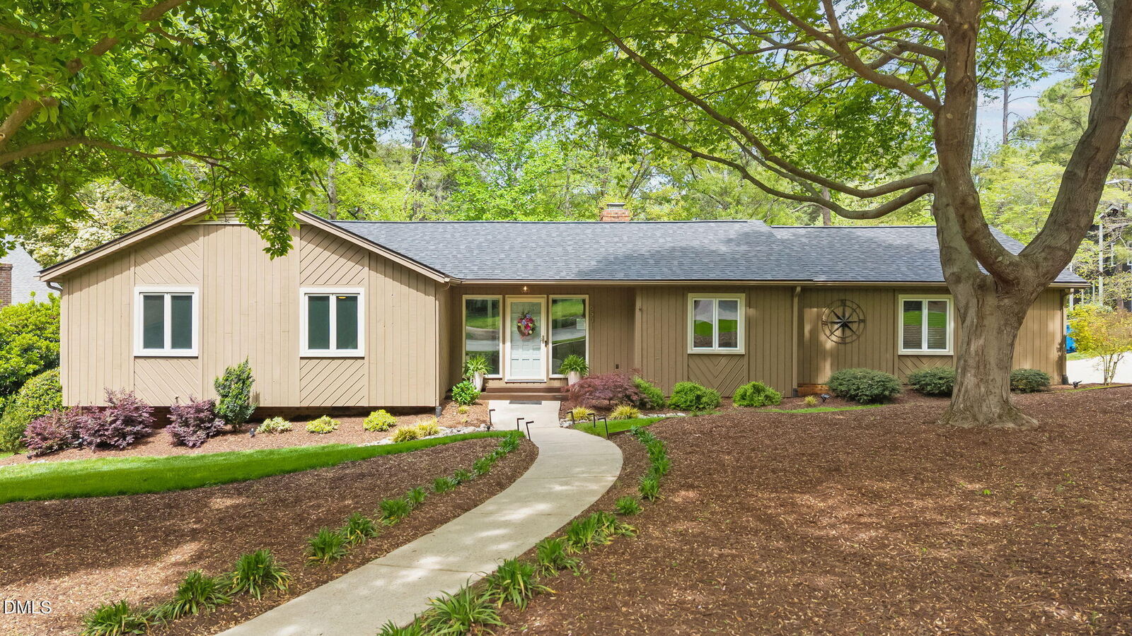 Property Photo: 6501 Rainbow Court NC 27612