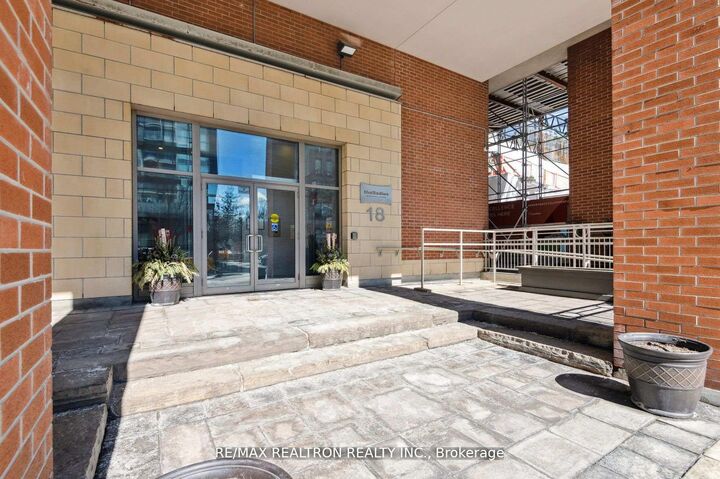 Property Photo:  18 Merton Street 906  ON M4S 3G9 