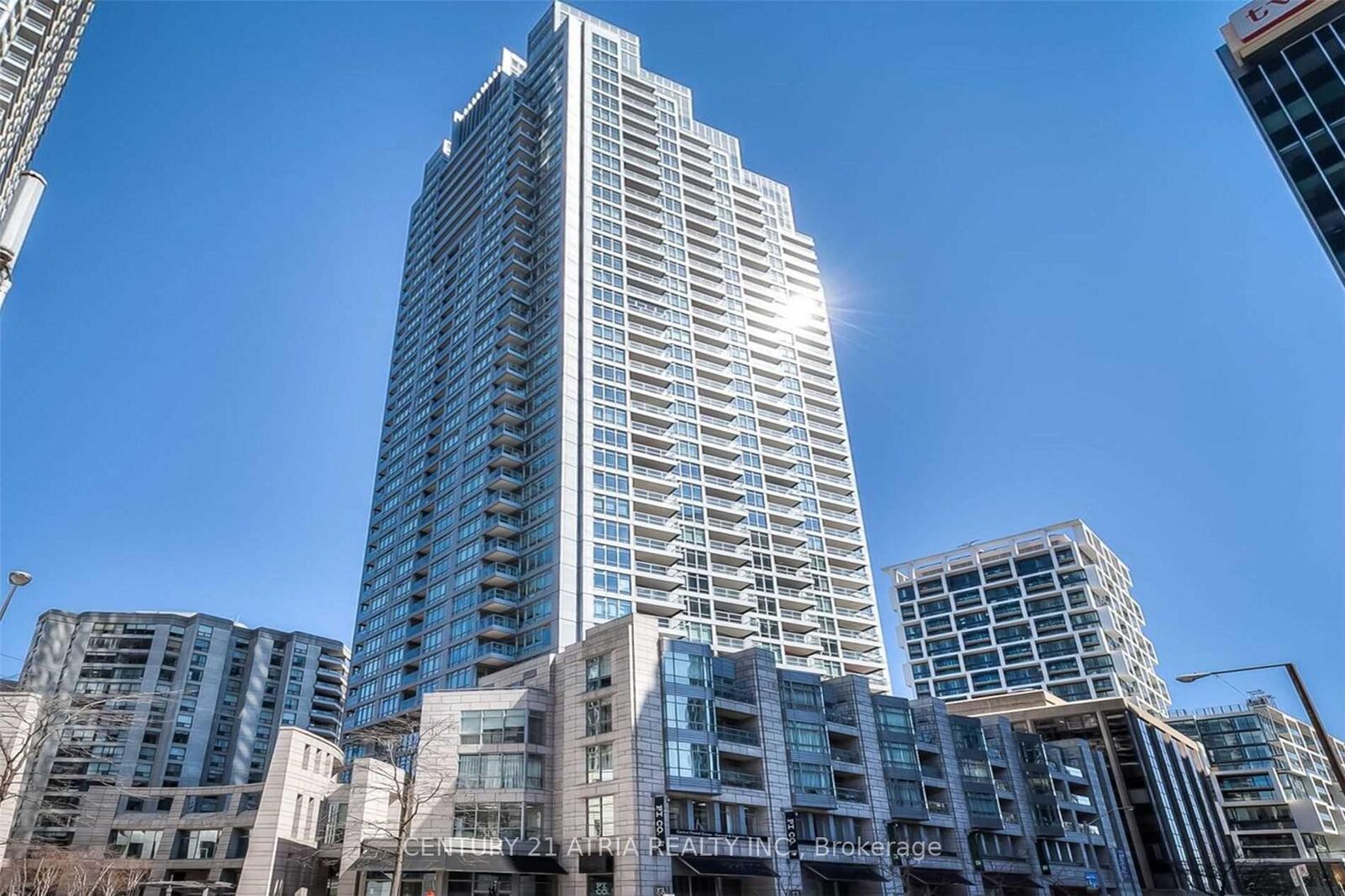 Photo de la propriété:  2181 Yonge Street 1803  ON M4S 2B1 