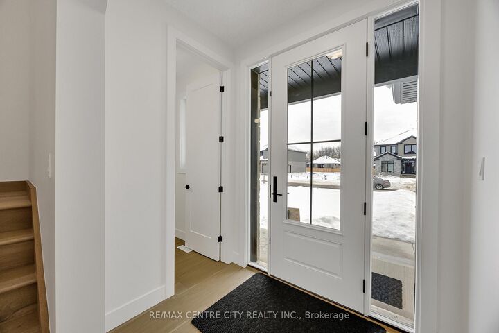 Property Photo: 211 Foxborough Place ON N0M 2P0