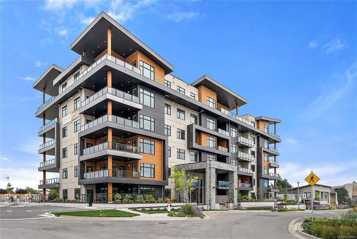 Property Photo: 2520 Hackett Cres #308 BC V8M 0C5