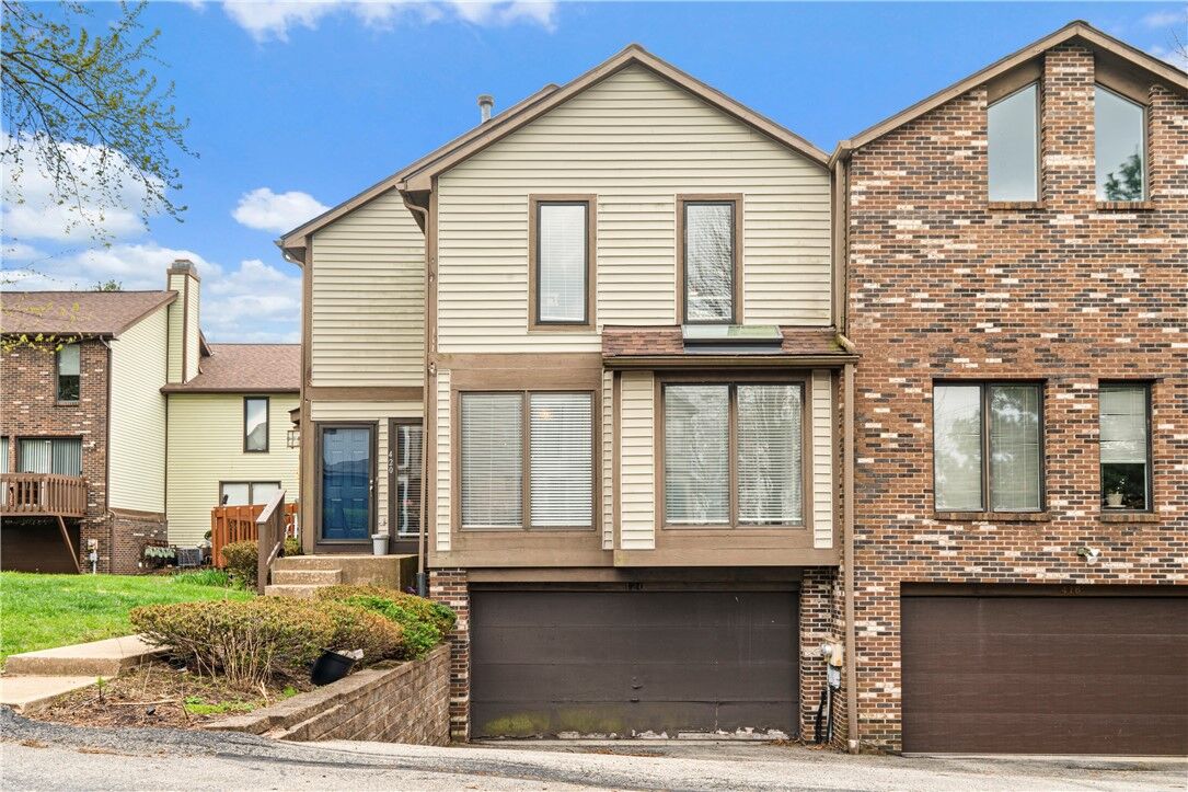 Property Photo:  420 Spring Run Dr  PA 15146 