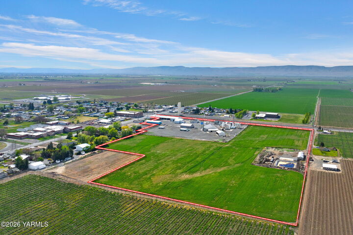Property Photo:  8031 Branch Rd  WA 98933 