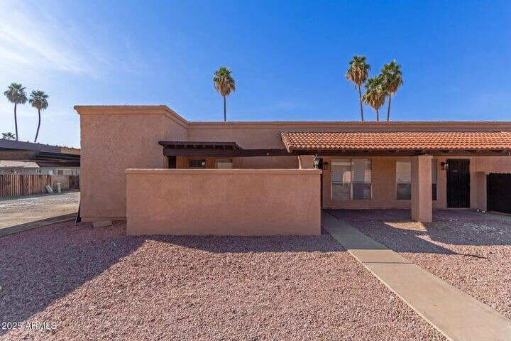 Property Photo:  615 N Arrowhead Drive Apt 4  AZ 85224 