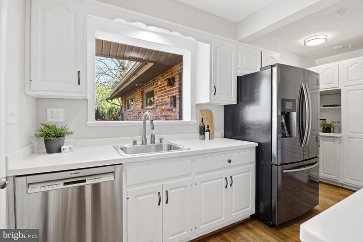 Property Photo:  9924 Pinehurst Avenue  VA 22030 