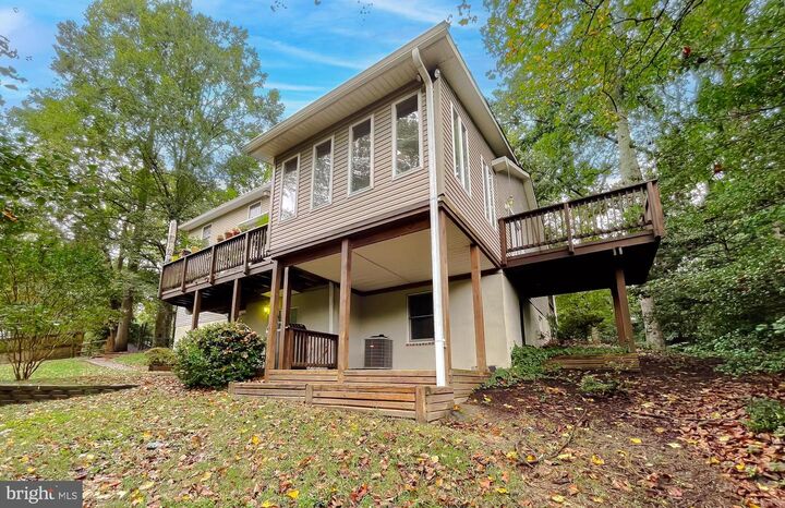 Property Photo: 5862 Magnolia Circle MD 20685