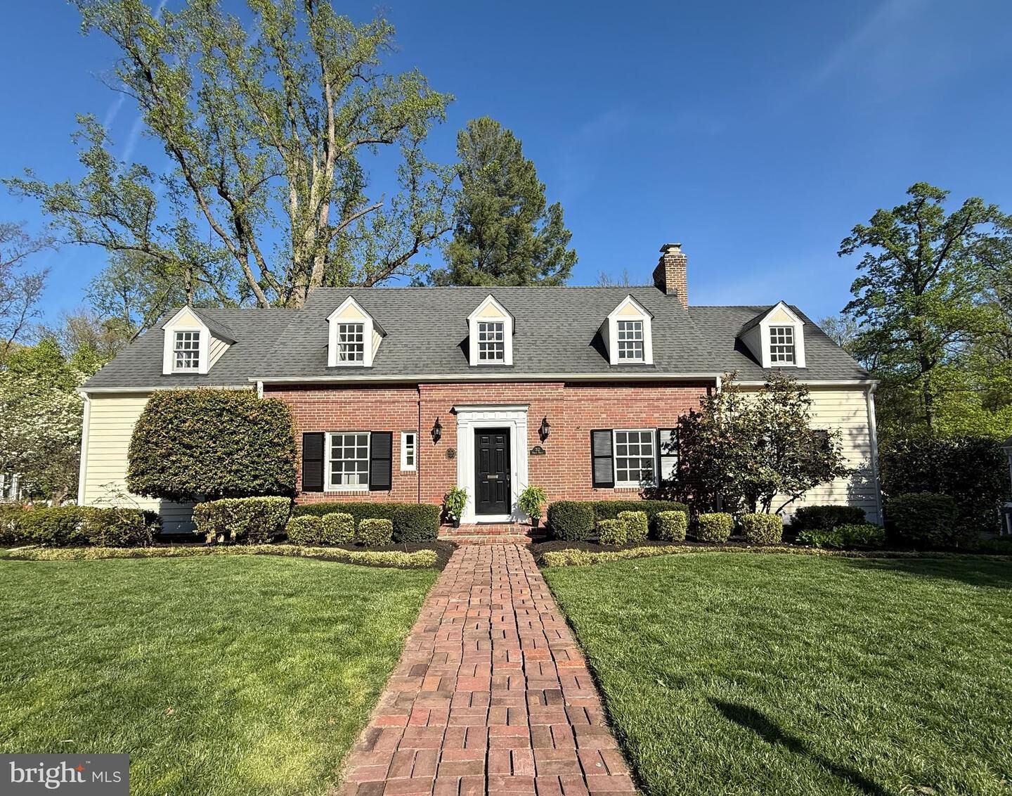 Property Photo:  212 Forest Drive  VA 22046 