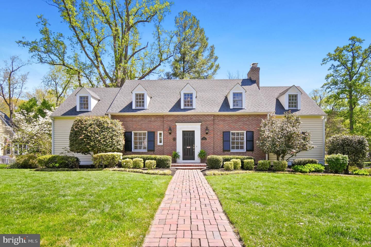 Property Photo:  212 Forest Drive  VA 22046 