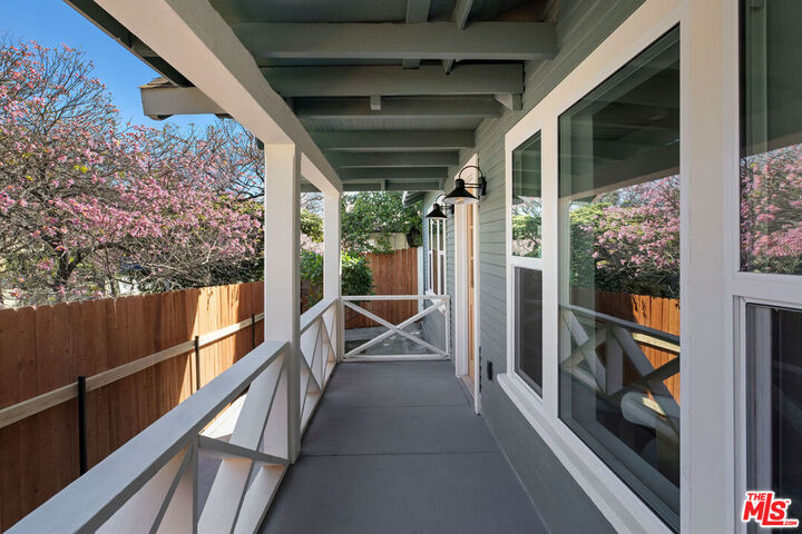 Property Photo:  1914 Bellevue Ave  CA 90026 