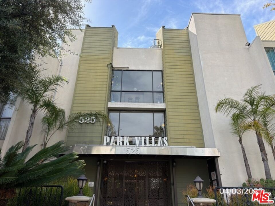 Property Photo: 525 S Ardmore Ave CA 90020