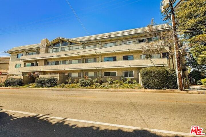 Property Photo: 2345 Roscomare Rd CA 90077