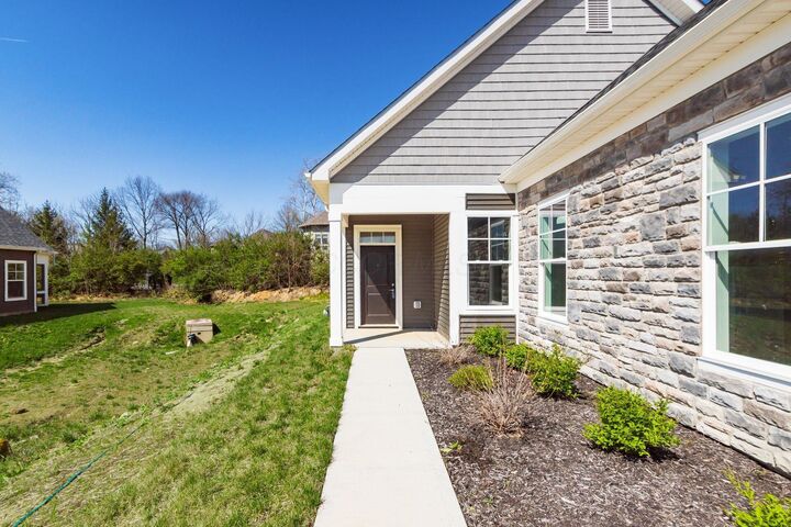 Property Photo:  6040 Naughten Pond Drive  OH 43213 