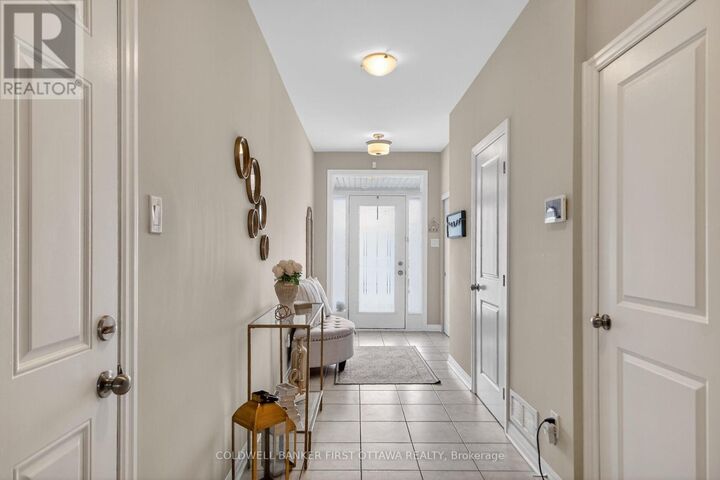 Property Photo:  906 Littlerock Street  ON K1T 0N2 