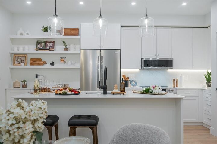 Property Photo:  46187 Thomas Road 305  BC V2R 6H3 