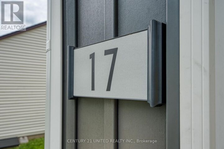 Property Photo:  17 Kirk Street 2  ON L2S 1B8 