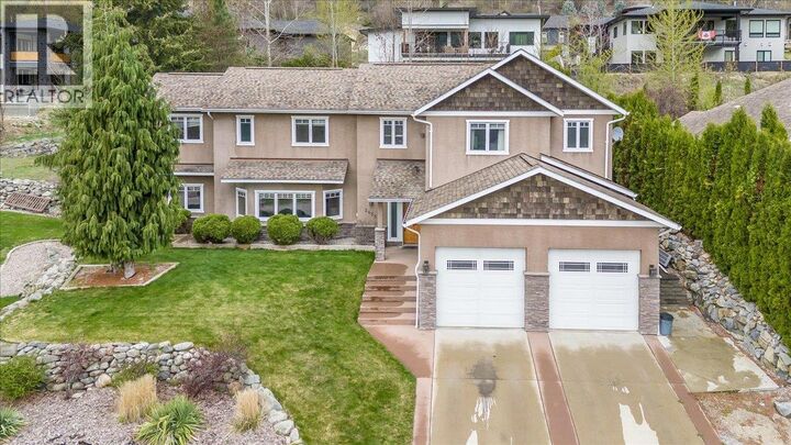 2455 Colin Crescent — photo 1
