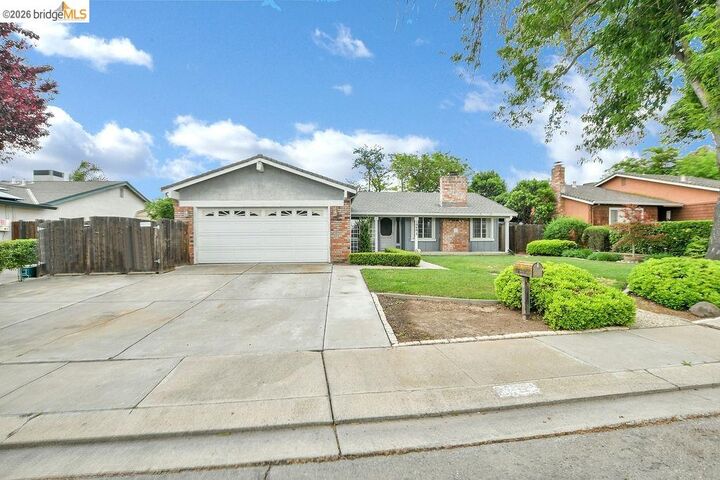 Property Photo: 1040 Kapareil Dr CA 95376