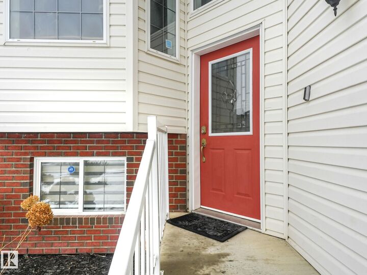 Photo de la propriété:  16412 61 Street NW  AB T5Y 0A7 