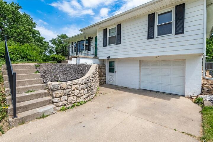 Property Photo: 2913 S 29th Street MO 64503