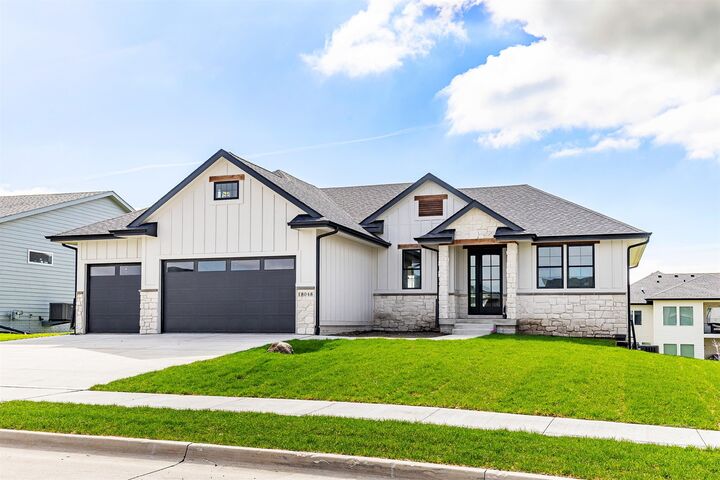 Property Photo: 18048 Tanglewood Drive IA 50325