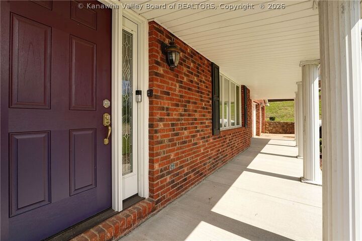 Property Photo:  5421 Tanglewood Road  WV 25313 