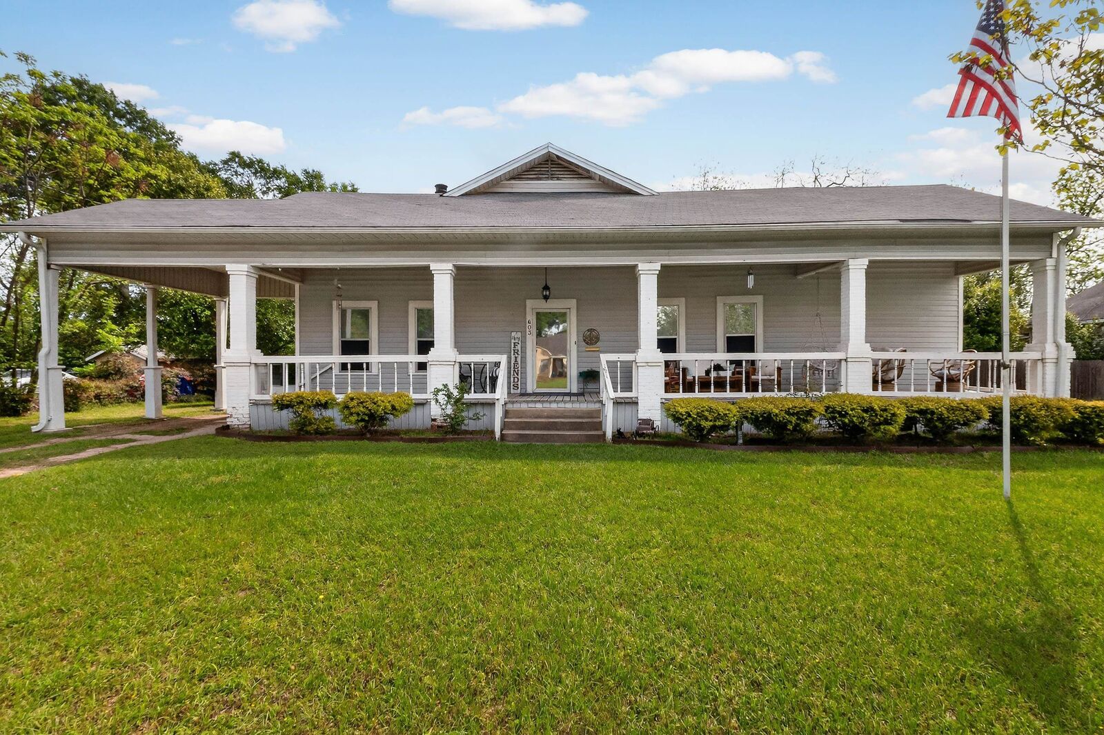 Property Photo: 603 N Montgomery TX 75644