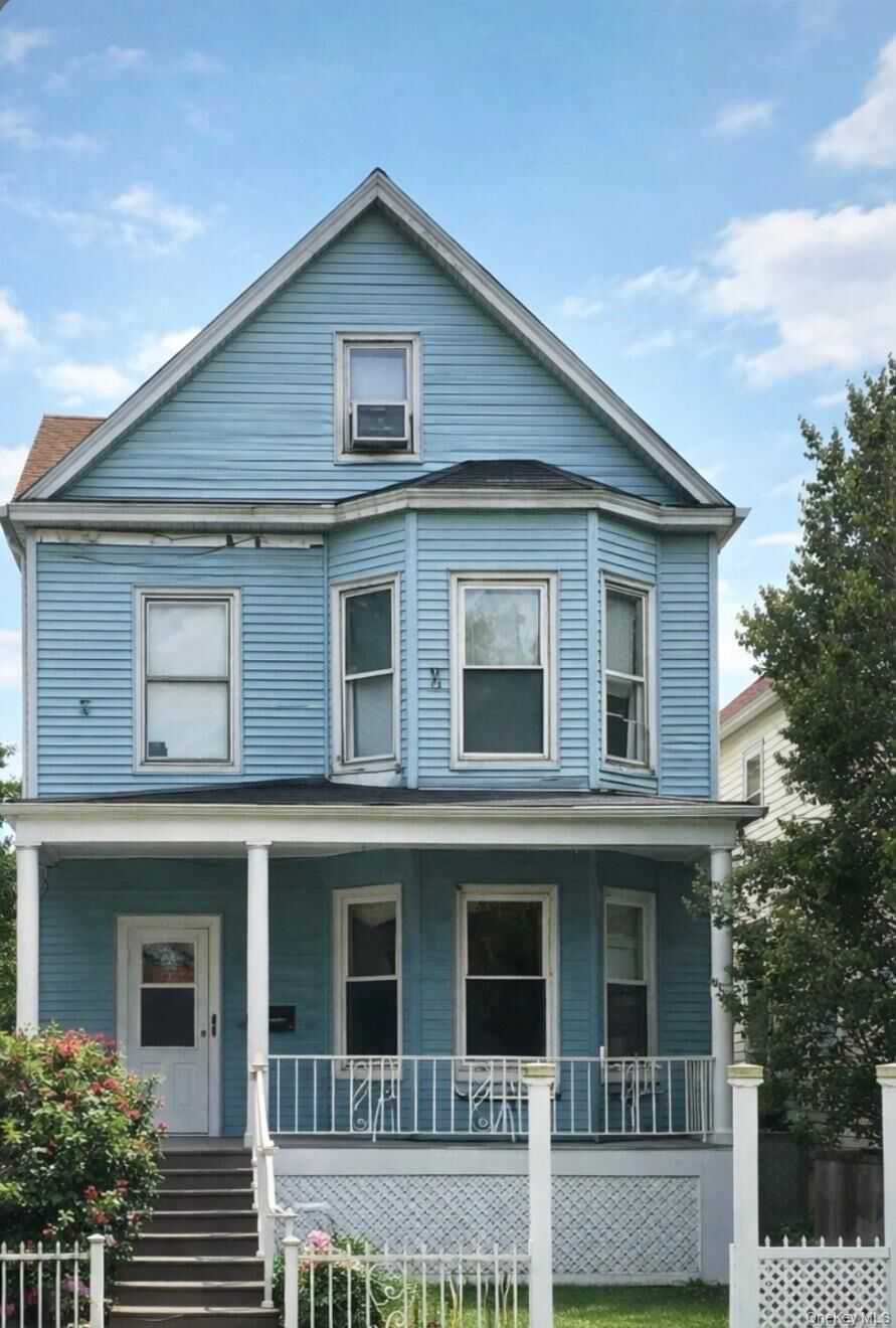 Property Photo:  1718 Edison Avenue  NY 10461 
