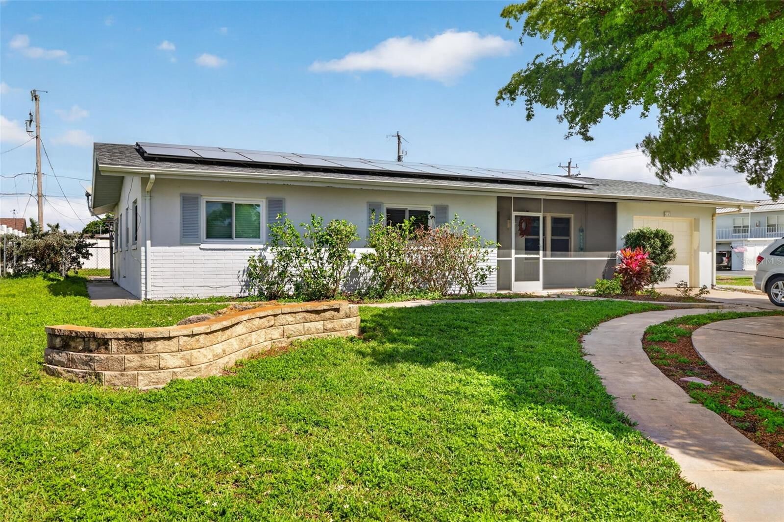 Property Photo: 4547 SE 11th Avenue FL 33904